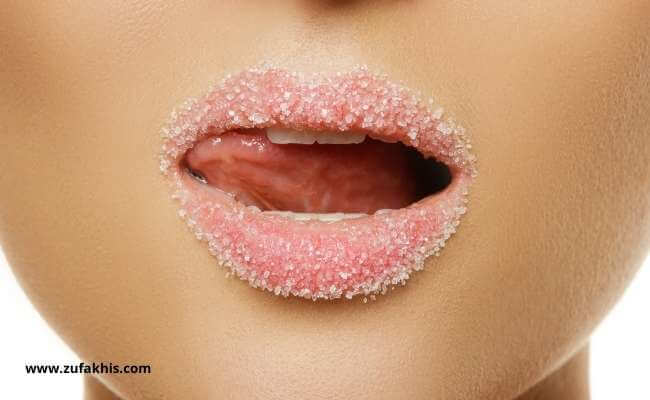 Best DIY Tomato And Sugar Scrub For Lips & 9 Benefits